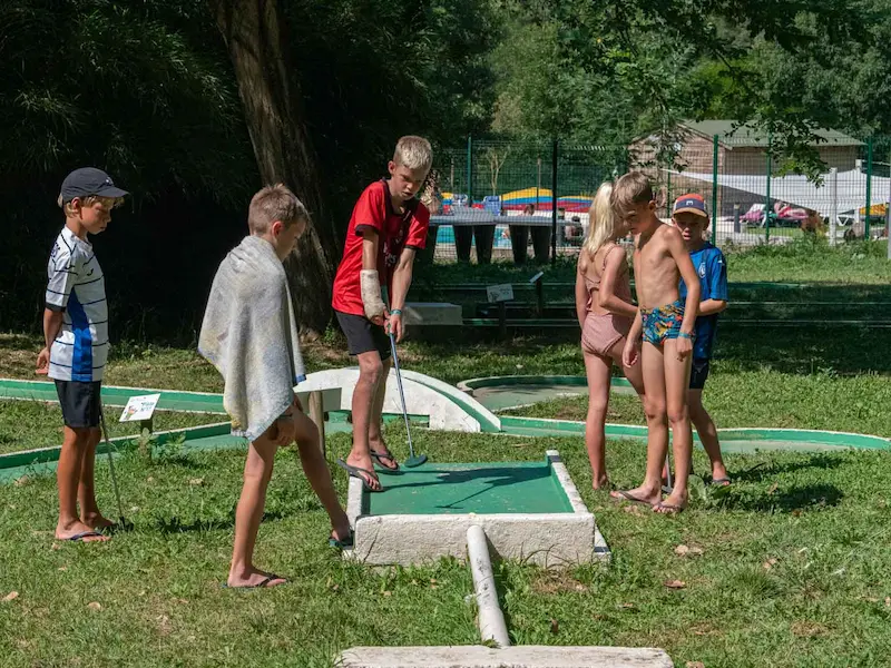 mini golf camping à Anduze